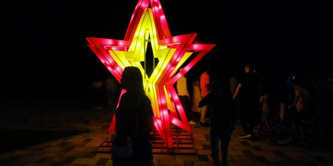 Kolombiya'da Noel heyecanı: Sokaklar ışıklandırıldı 8
